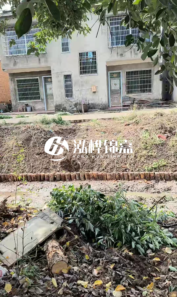 漳州挖機打木樁專業(yè)施工-挖機打木樁在狹窄河道邊怎么操作？